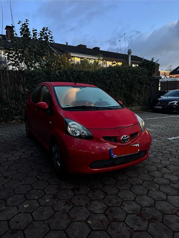 Rot Gebraucht 2007 Toyota Aygo Kleinwagen | 850 € (Superpreis) - Bild 1/4