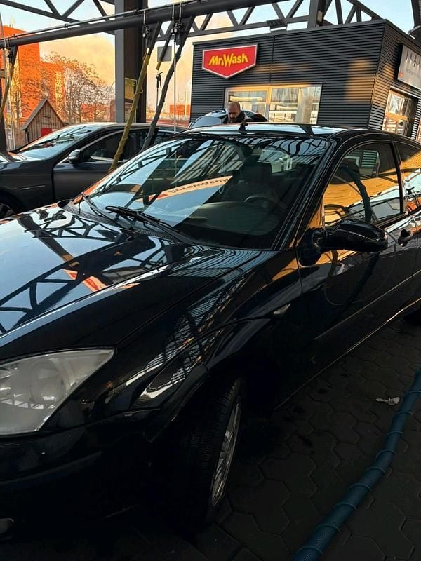 Second-hand Ford Focus 100 CP (73 kW) 2003 Negru Hatchback