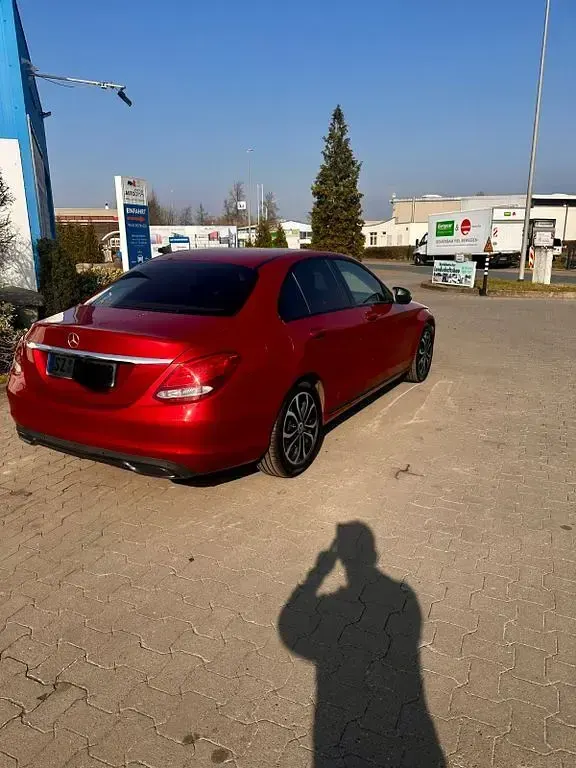 Gebraucht Mercedes C200 136 PS (100 kW) 2018 Rot Limousine