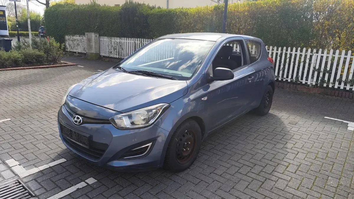 Gebraucht Hyundai i20 86 PS (63 kW) 2013 Blau Kleinwagen