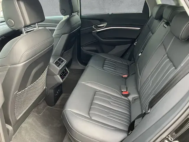 Gebraucht Audi e-tron Sportback Advanced 300 kW (408 PS) 2023 Schwarz SUV