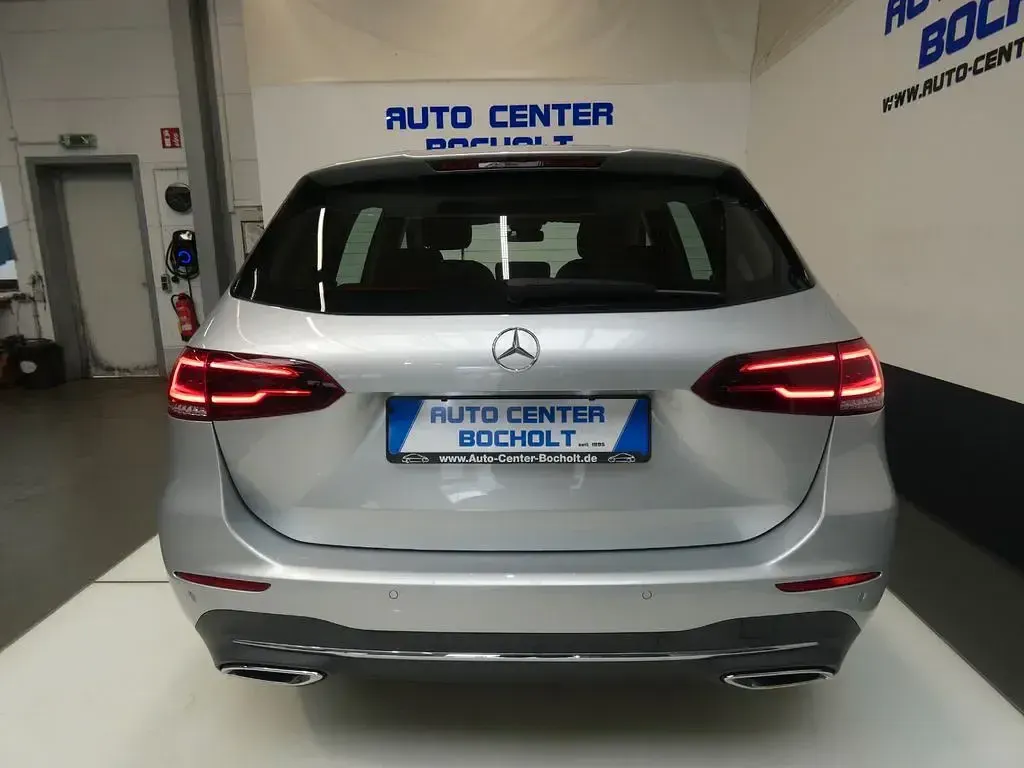 Gebraucht Mercedes B200 Progressive 163 PS (119 kW) 2020 Silber Kleinwagen