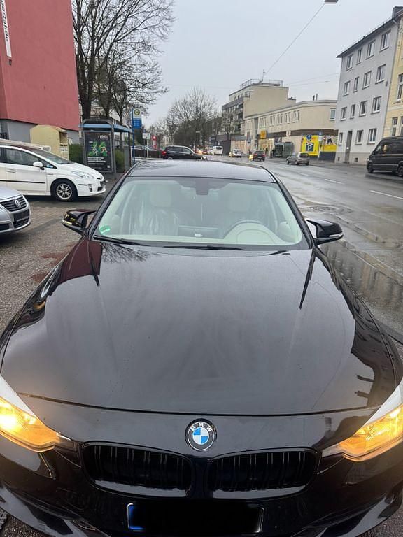 Gebraucht BMW 320 Sport Line 184 PS (135 kW) 2012 Schwarz Limousine