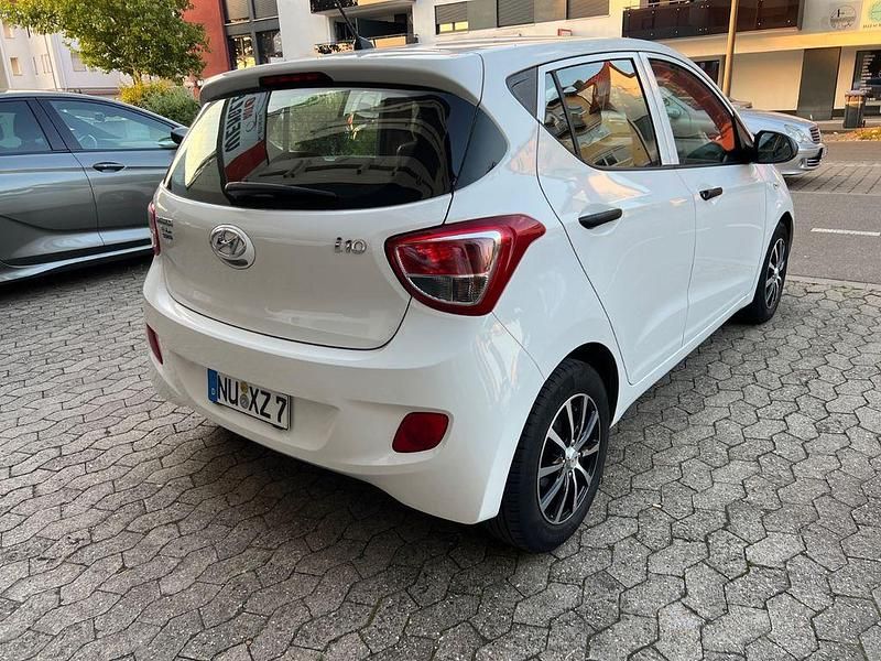 Gebraucht Hyundai i10 Classic 67 PS (49 kW) 2014 Weiß Kleinwagen