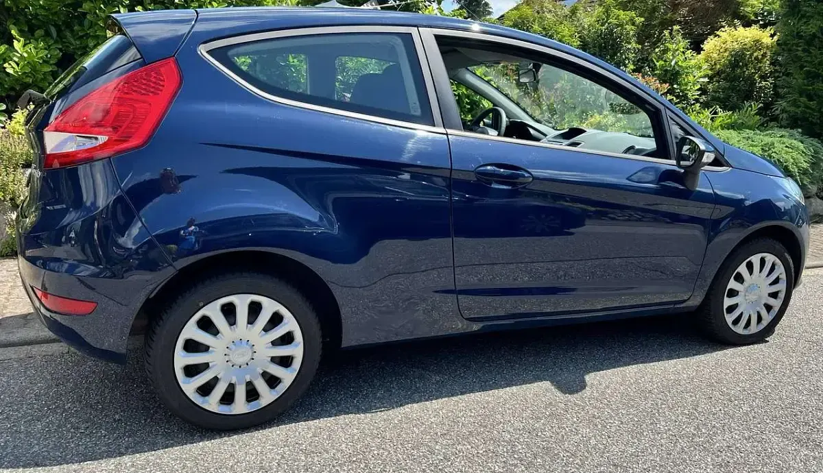 Gebraucht Ford Fiesta Trend 60 PS (44 kW) 2011 Blau Limousine