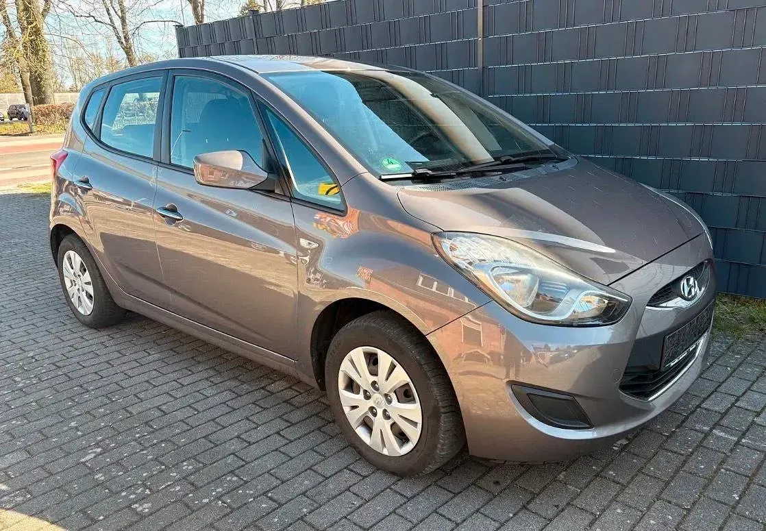 Gebraucht Hyundai ix20 Edition 90 PS (66 kW) 2012 Grau Kleinwagen