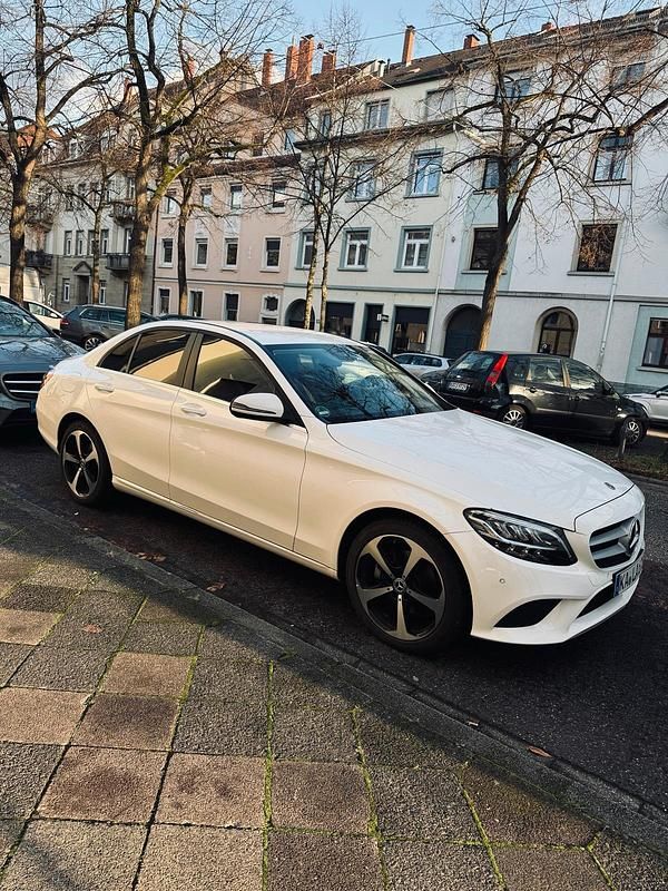 Weiß Gebraucht 2019 Mercedes C220 Limousine | 21.500 € (Fairer Preis) - Bild 1/4