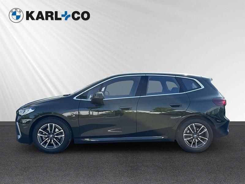 Gruen Gebraucht 2023 BMW 220 Active Tourer M Sport Van / Kleinbus | 27.180 € (Guter Preis) - Bild 1/4