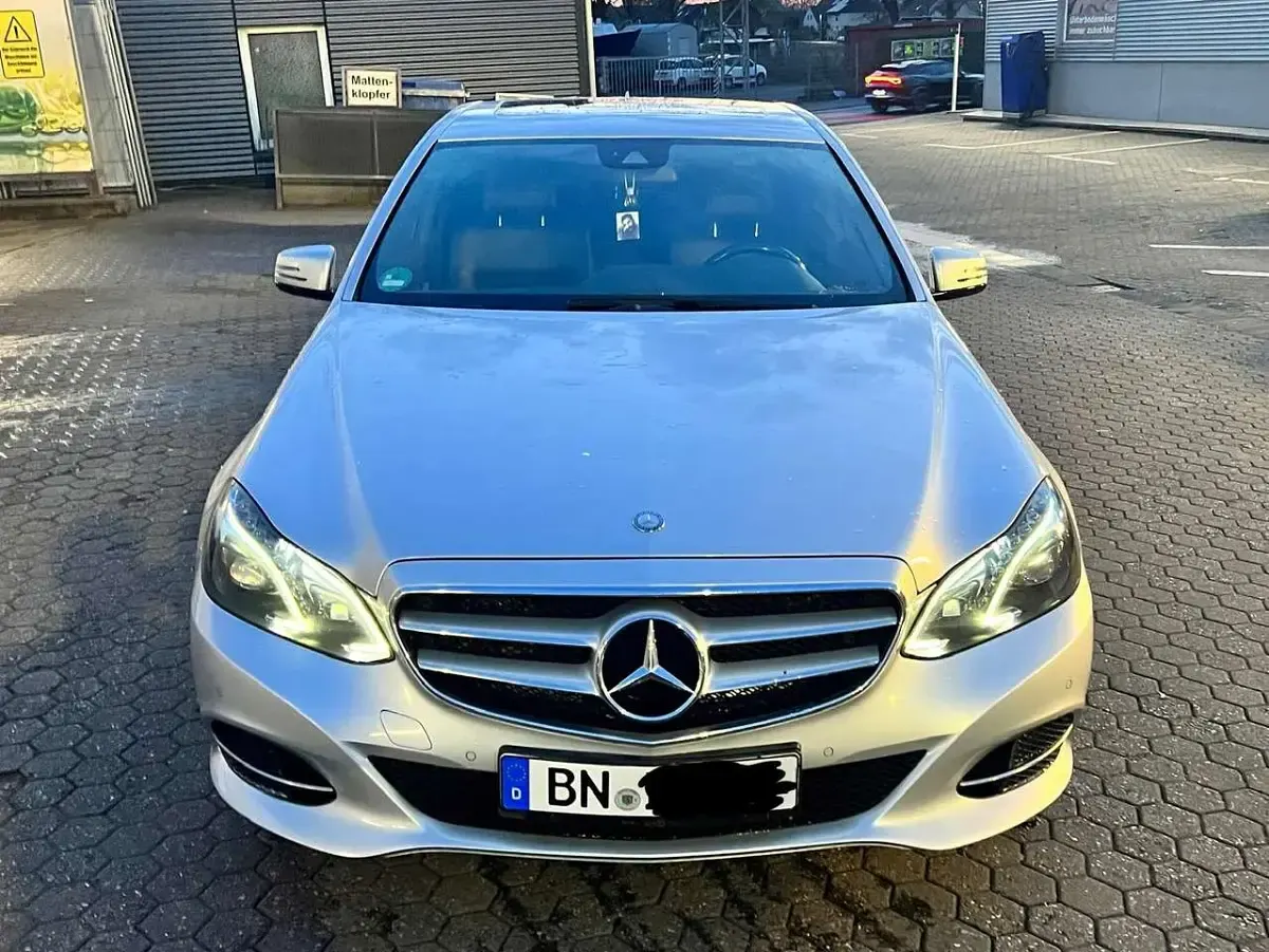 Gebraucht Mercedes E350 Avantgarde 258 PS (189 kW) 2014 Silber Limousine