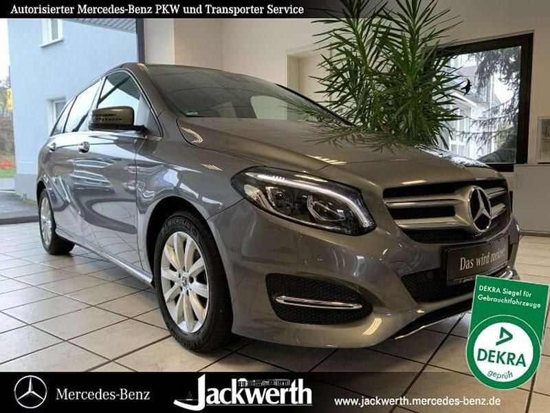 Gebraucht Mercedes B200 Style 136 PS (100 kW) 2018 Grau Van / Kleinbus