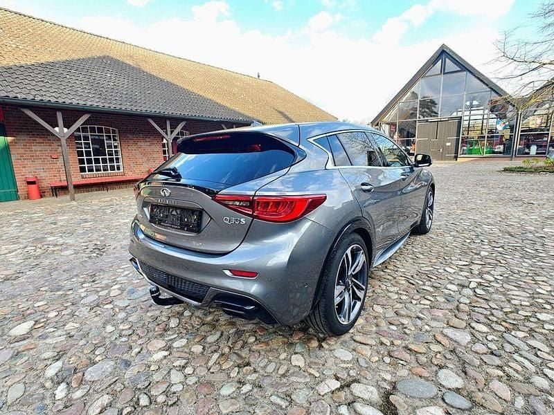 Gebraucht Infiniti Q30 211 PS (155 kW) 2017 Grau SUV