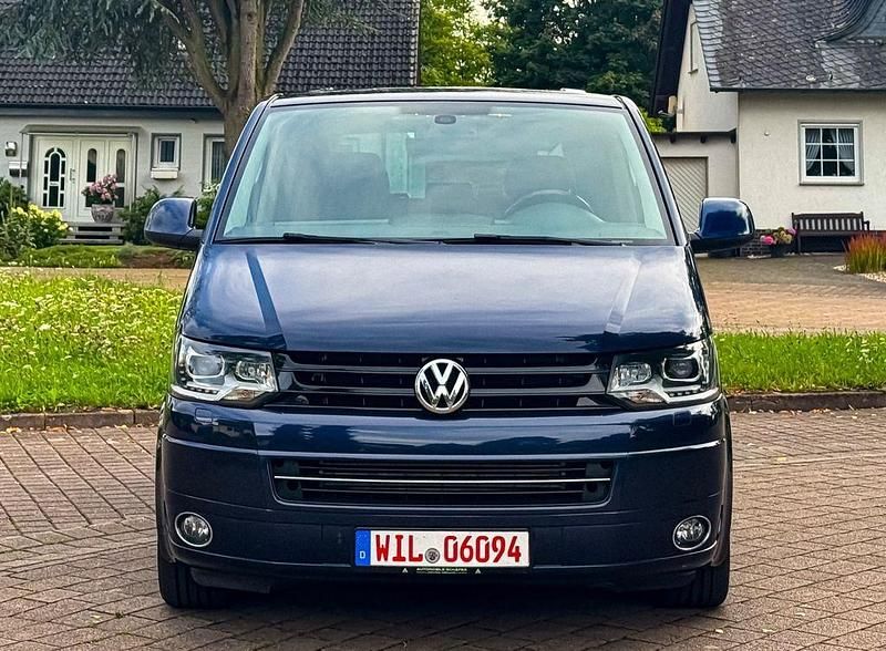 Gebraucht VW Multivan 179 PS (131 kW) 2013 Night blue metallic Van