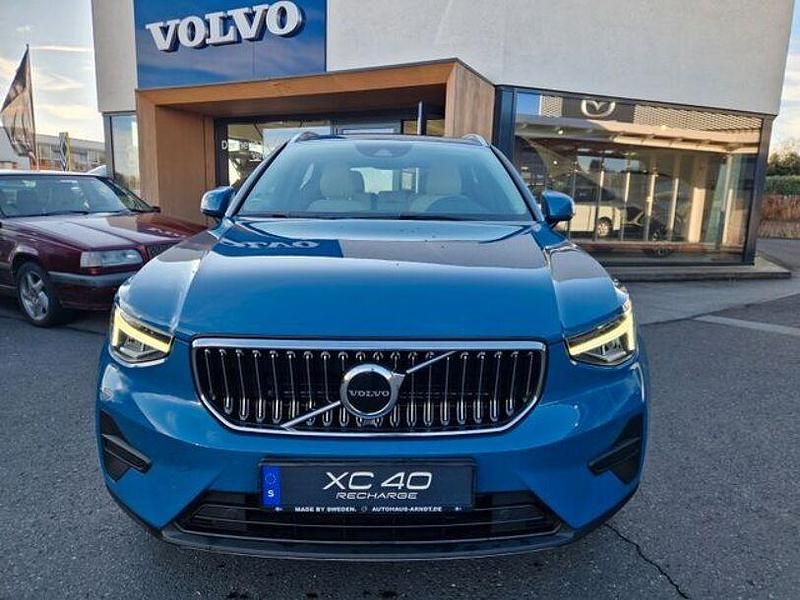 Second-hand Volvo XC40 Plus 211 CP (155 kW) 2022 Albastru SUV