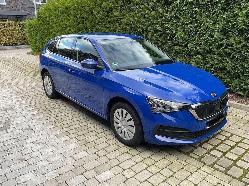 Blau Gebraucht 2019 Skoda Scala Active Kleinwagen | 10.999 € (Superpreis) - Bild 1/4