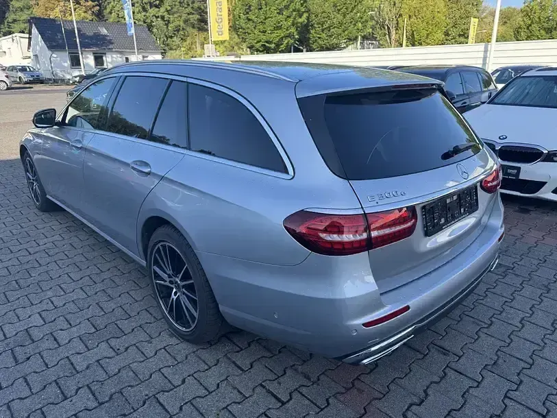 Gebraucht Mercedes E300 Avantgarde 320 PS (235 kW) 2021 Silber Limousine