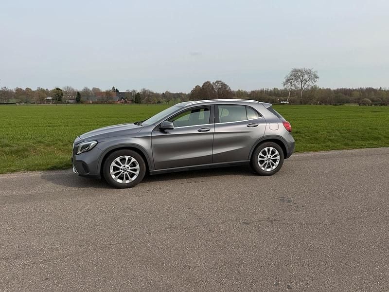 Gebraucht Mercedes GLA200 156 PS (114 kW) 2018 Grau SUV