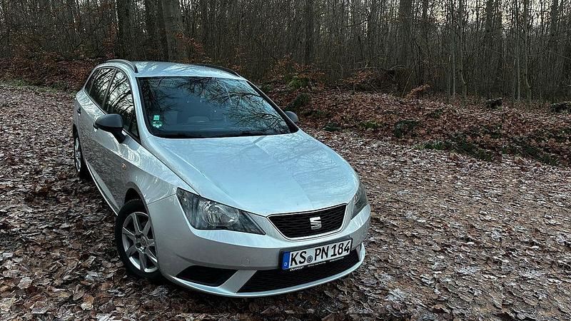 Silber Gebraucht 2014 Seat Ibiza Reference Limousine | 4.600 € (Guter Preis) - Bild 1/4