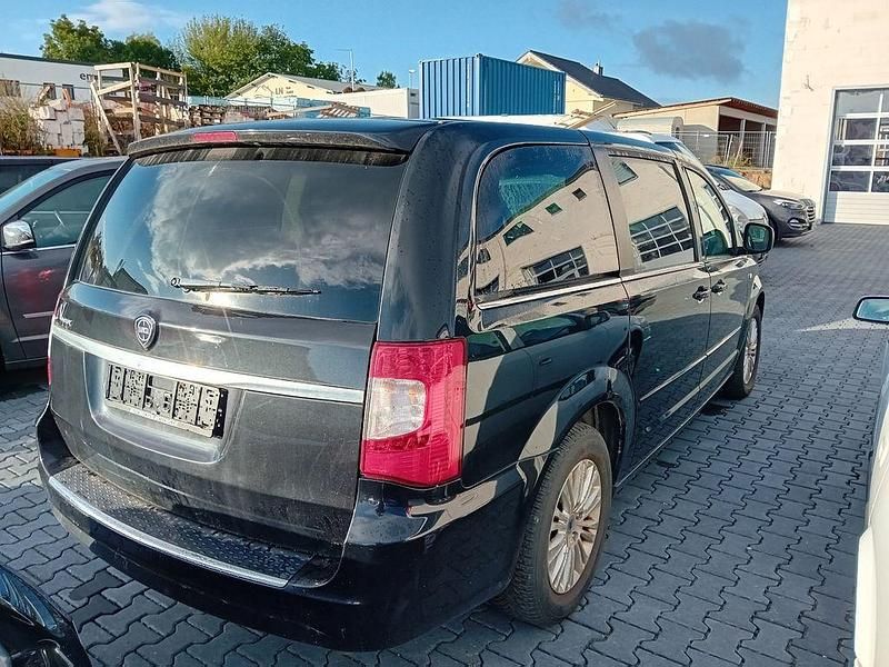 Gebraucht Lancia Voyager Silver 177 PS (130 kW) 2014 Schwarz Van / Kleinbus