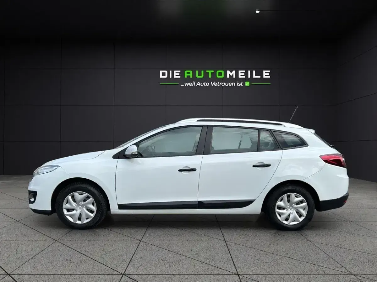 Gebraucht Renault Mégane GrandTour Expression 110 PS (80 kW) 2012 Weiß Kombi