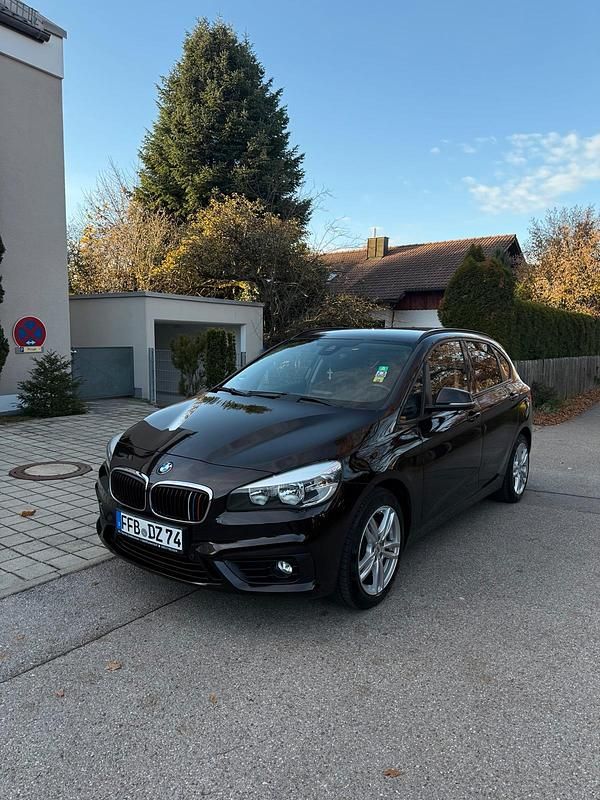 Braun Gebraucht 2015 BMW 218 Active Tourer Van / Kleinbus | 8.700 € (Guter Preis) - Bild 1/4