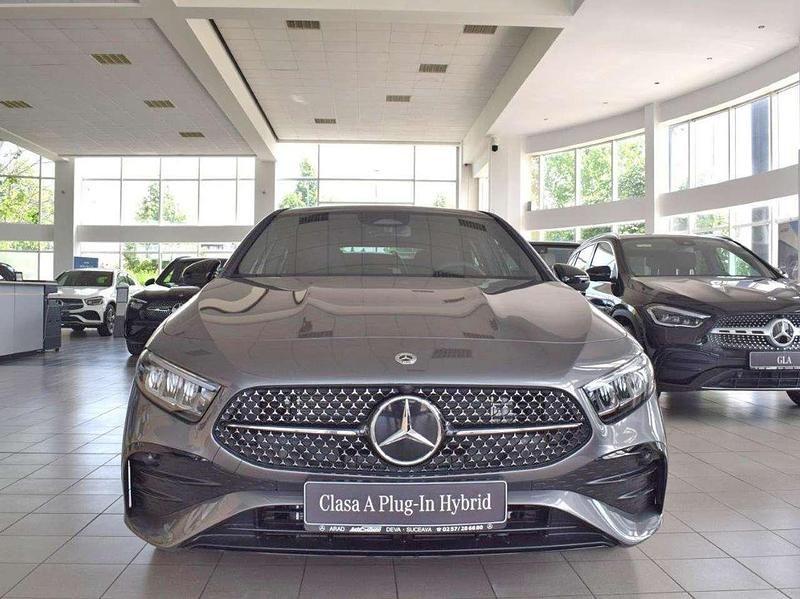 Gebraucht Mercedes A250 AMG line 163 PS (119 kW) 2024 Mountaingrau met Kleinwagen