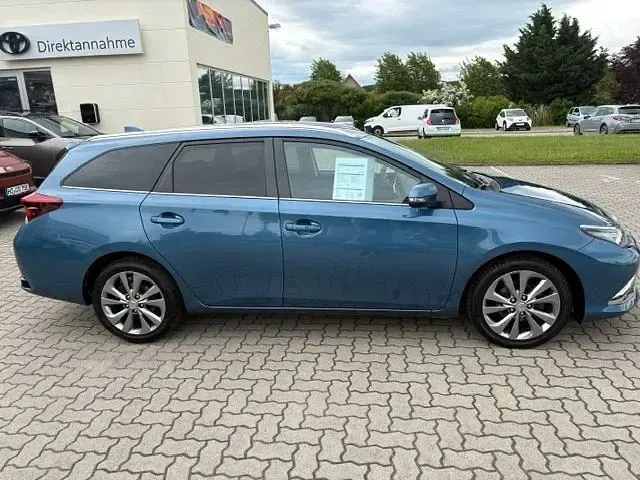 Gebraucht Toyota Auris Executive 116 PS (85 kW) 2017 Blau Kombi