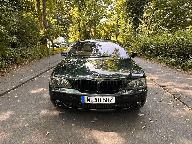 Grün Gebraucht 2006 BMW 750 Sport Line Limousine | 8.500 € (Etwas zu teuer) - Bild 1/4