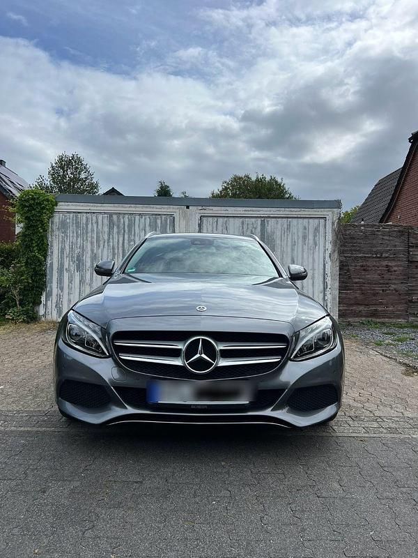 Grau Gebraucht 2017 Mercedes C180 Avantgarde Kombi | 18.400 € (Superpreis) - Bild 1/4