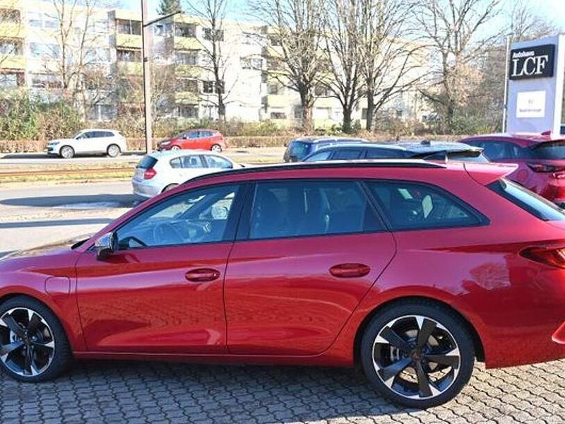 Gebraucht Cupra Leon 150 PS (110 kW) 2023 Rot Limousine