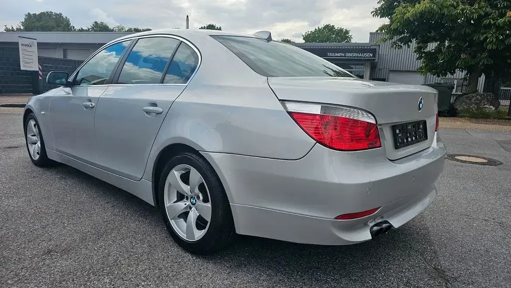 Gebraucht BMW 523 177 PS (130 kW) 2007 Titansilber Limousine