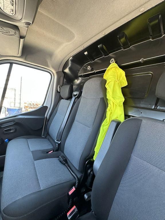 Second-hand Renault Master 184 CP (135 kW) 2022 Alb Monovolum