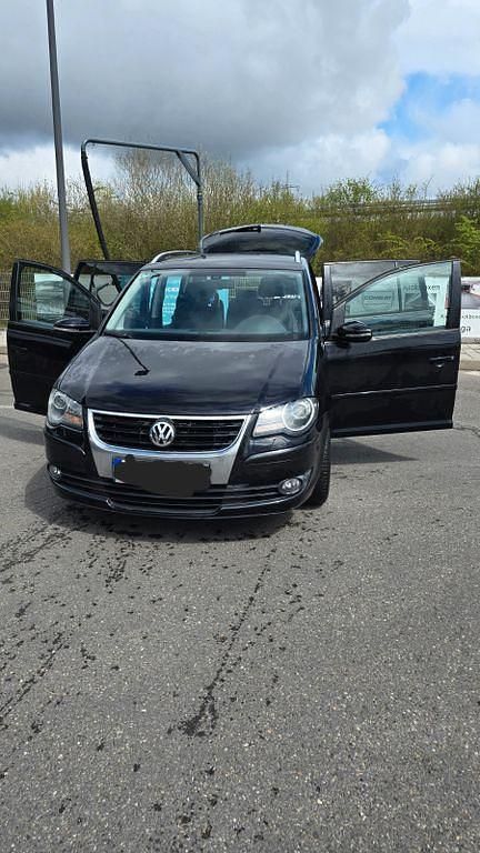 Schwarz Gebraucht 2009 VW Touran Highline Van / Kleinbus | 5.000 € (Fairer Preis) - Bild 1/4