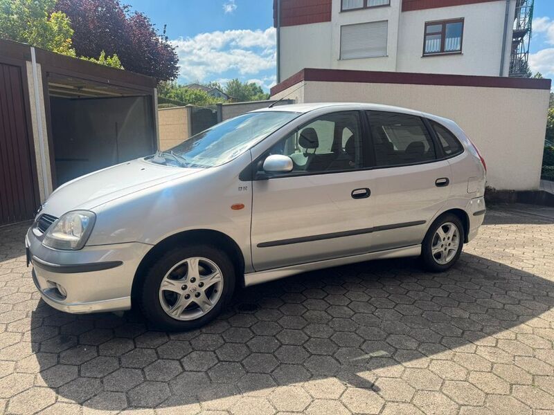 Silber Gebraucht 2004 Nissan Almera Tino Acenta Van / Kleinbus | 3.500 € (Fairer Preis) - Bild 1/4