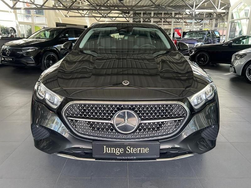 Gebraucht Mercedes E220 Avantgarde 197 PS (144 kW) 2024 Grau Limousine