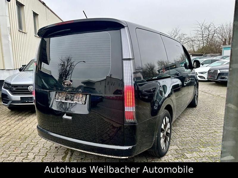 Gebraucht Hyundai Staria Signature 177 PS (130 kW) 2022 Schwarz Van / Kleinbus