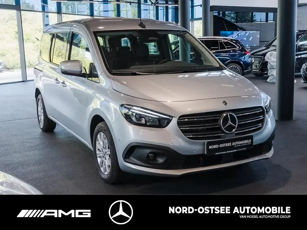 Gebraucht Mercedes T180 Progressive 131 PS (96 kW) 2024 Helvinsilber metallic Van / Kleinbus