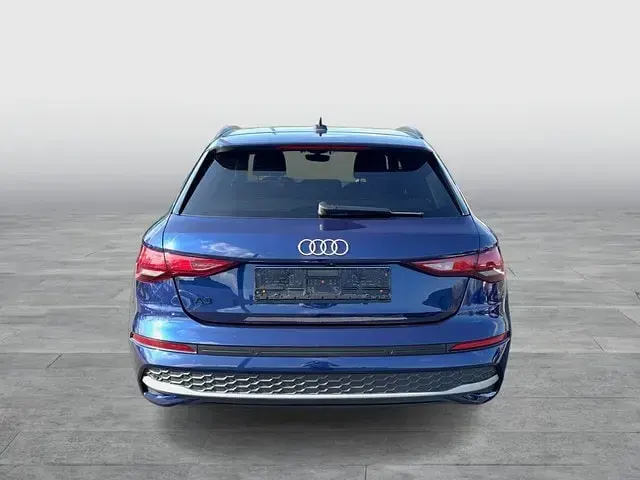 Gebraucht Audi A3 Ambiente 150 PS (110 kW) 2025 Navarrablau metallic Limousine