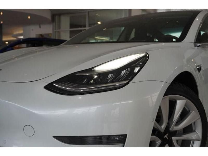 Gebraucht Tesla Model 3 Standard Range Plus 239 kW (325 PS) 2019 Weiß metallic Limousine