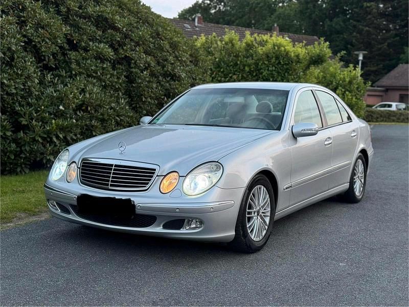 Silber Gebraucht 2004 Mercedes E270 Limousine | 3.200 € (Fairer Preis) - Bild 1/4