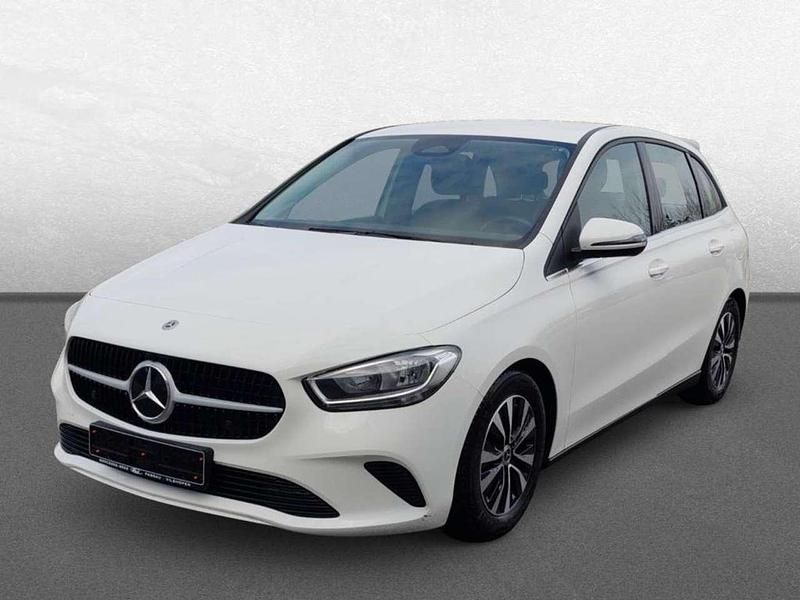 Gebraucht Mercedes B180 136 PS (100 kW) 2024 Unilack polarweiß Kleinwagen