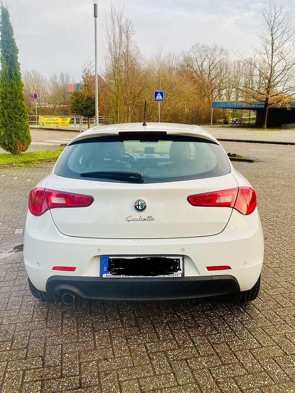 Gebraucht Alfa Romeo Giulietta 170 PS (125 kW) 2012 Weiß Kleinwagen