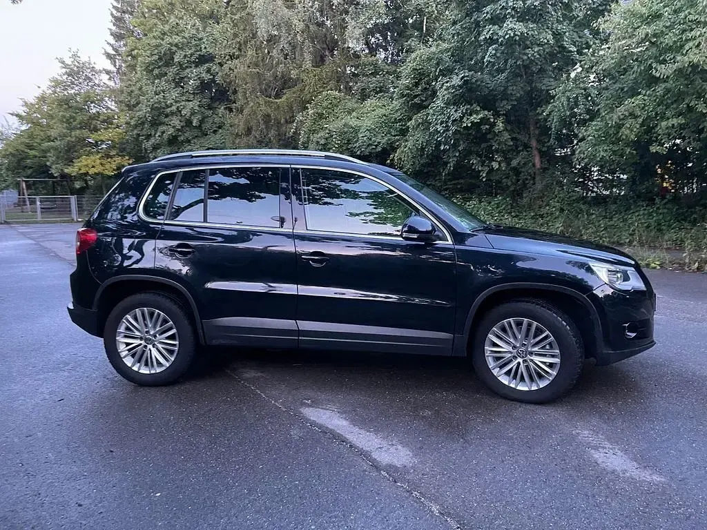 Gebraucht VW Tiguan Trendline 140 PS (102 kW) 2009 Schwarz SUV