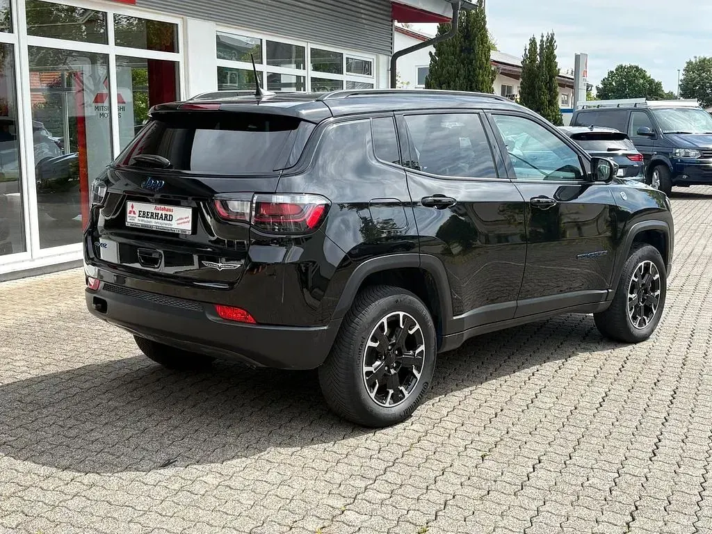 Gebraucht Jeep Compass Trailhawk 179 PS (131 kW) 2022 Schwarz SUV