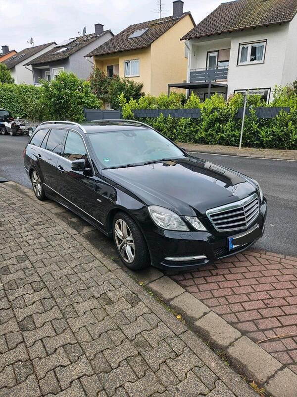 Schwarz Gebraucht 2010 Mercedes E220 Avantgarde Kombi | 7.000 € (Fairer Preis) - Bild 1/4