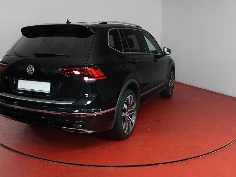 Gebraucht VW Tiguan Allspace R-line 220 PS (161 kW) 2019 Deep black perleffekt SUV
