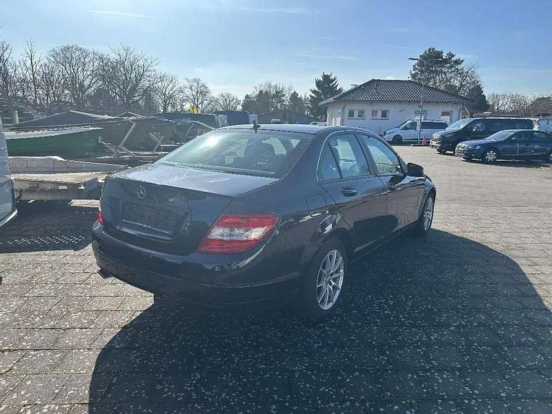 Gebraucht Mercedes C220 170 PS (125 kW) 2010 Tansanitblau  metalliclack Limousine