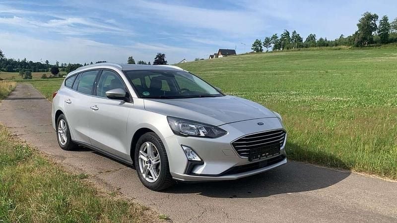 Silber Gebraucht 2021 Ford Focus Cool & Connect Kombi | 15.990 € (Guter Preis) - Bild 1/4