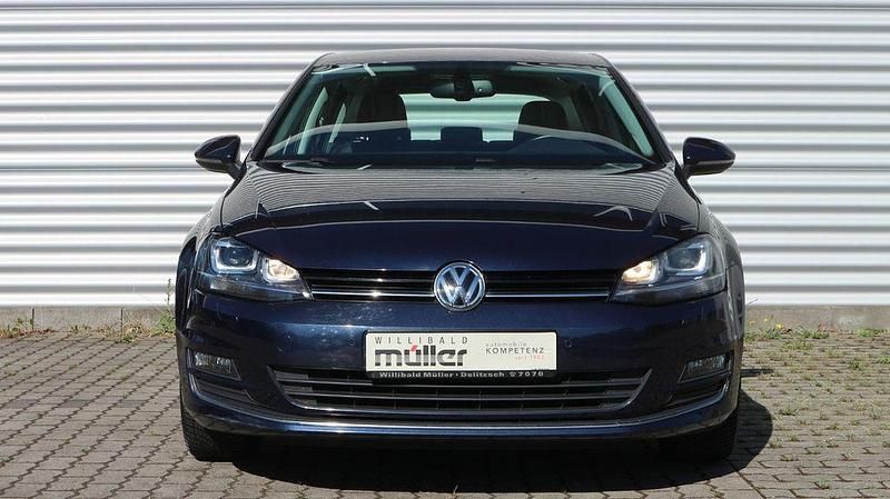 Gebraucht VW Golf VII Highline 125 PS (91 kW) 2016 Blau Limousine