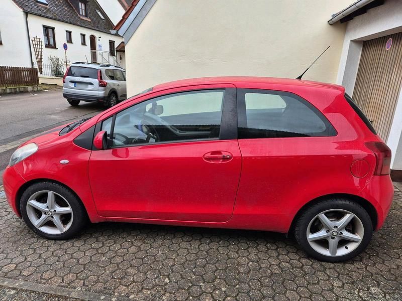 Gebraucht Toyota Yaris 87 PS (63 kW) 2006 Rot Kleinwagen