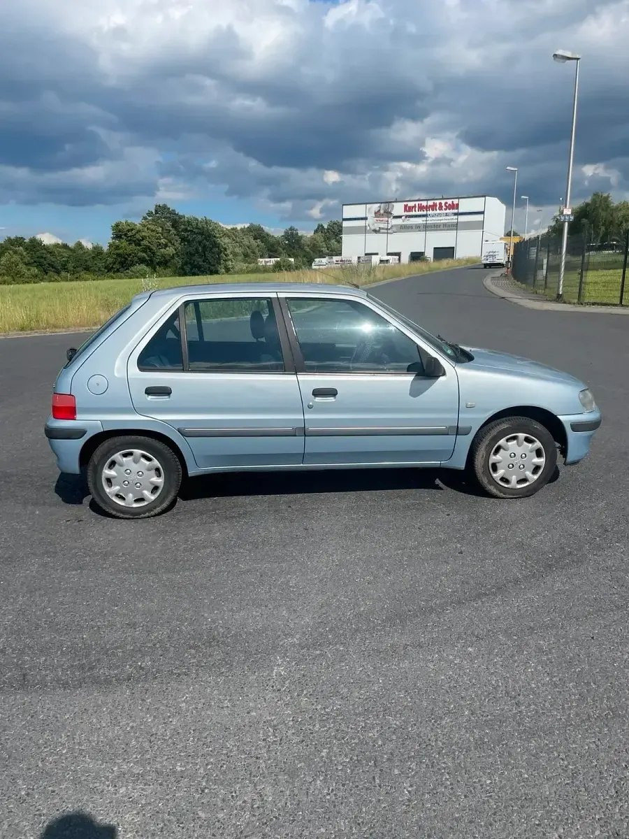 Gebraucht Peugeot 106 60 PS (44 kW) 2001 Silber Kleinwagen